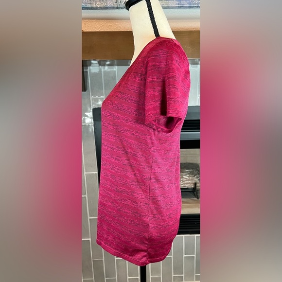 The Nike Tee Women's Dri-Fit Golf Tennis Cross Fit Gym T-shirt Sz Medium - Picture 4 of 6